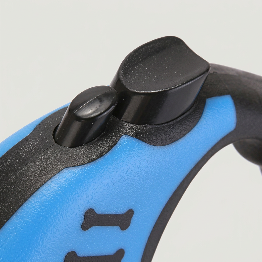 Leash controls close-up